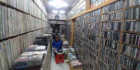 [FEATURE] Resurging popularity of vinyl LPs faces abrupt halt in S. Korea