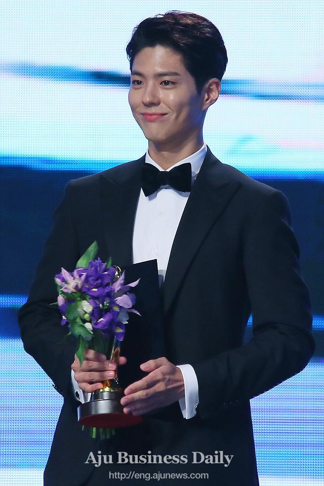 Actor Park Bo-gum selected as star of 2017 Korean Tourism Awards
