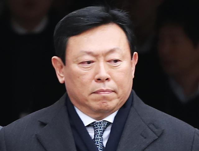 Lotte group chairman receives suspended jail sentence