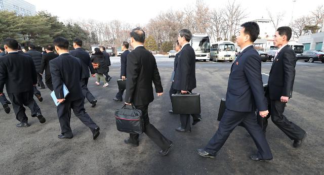 Two Koreas hold talks on N. Korean Olympic delegation 