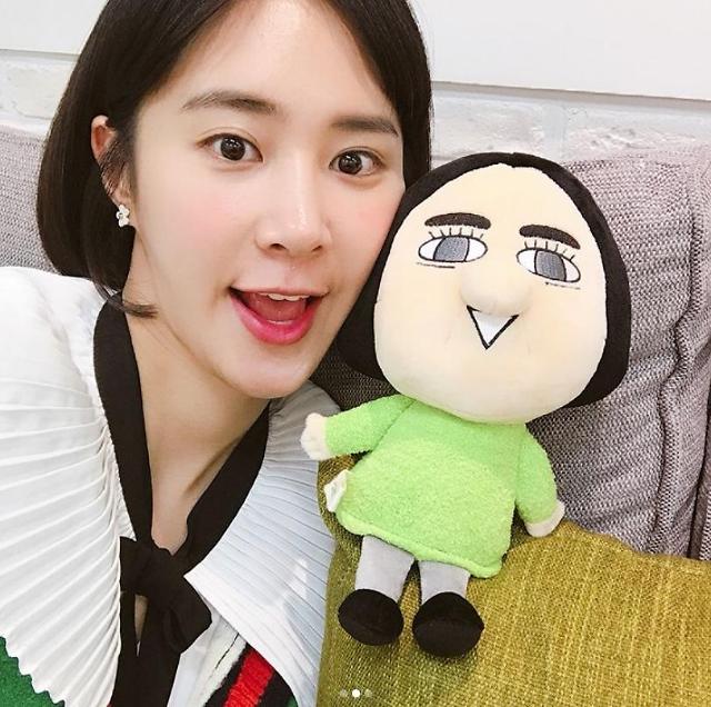 Girls Generations Yuri receives new haircut to match role in sitcom drama