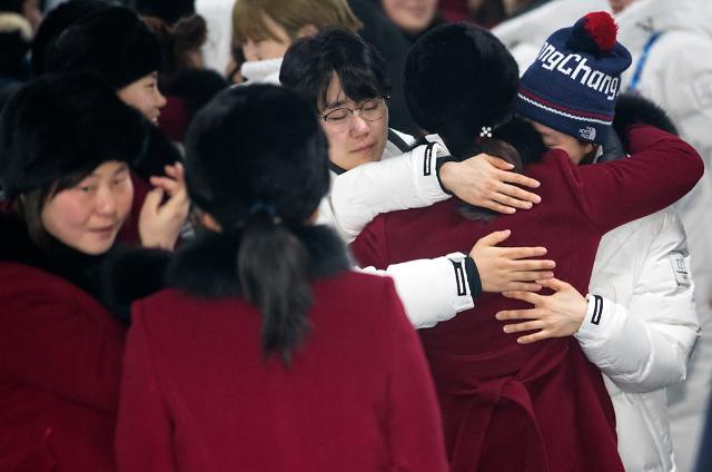 N. Korean ice hockey players head home in tearful farewell
