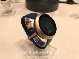 ​Naver Labs introduces wearable for kids at mobile trade show in Spain