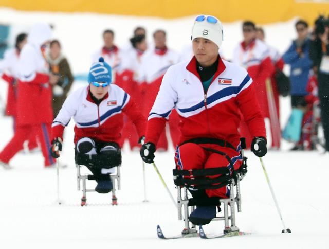朝鲜冬残奥会选手进行训练
