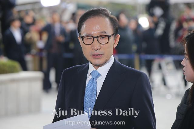 Prosecutors quizz ex-president Lee Myung-bak for alleged corruption