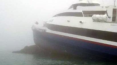 [PHOTO NEWS] Ferry hits rocks without fatal damage