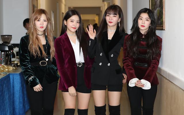 N. Koreas Kim voices excitement at concert by Red Velvet and other artists