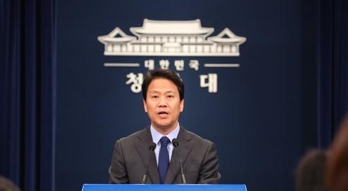 韩青瓦台吁国会尽早修改《公投法》确保修宪