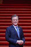 Moon looks to narrow gap between U.S., N.K. at summit with Trump: Yonhap