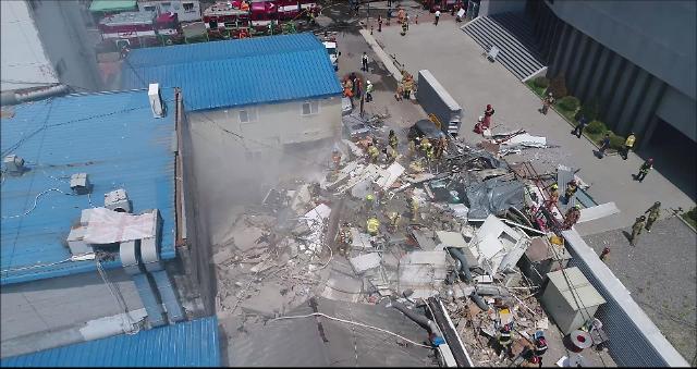 One injured in collapse of four-story building in Seoul