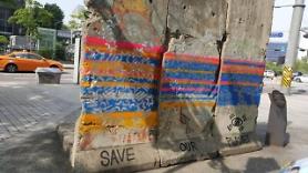 Police launch investigation into graffiti over Berlin Wall monument
