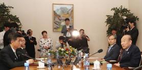Koreas hold talks on arranging reunion of separated families in August