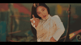 ​[Giải trí] Áo dài Việt Nam xuất hiện trong ca khúc mới của MOMOLAND