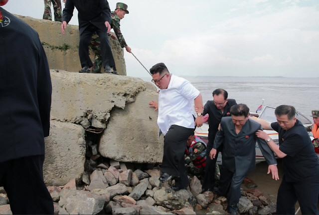 朝鲜媒体给金正恩立人设 洒脱的领导人