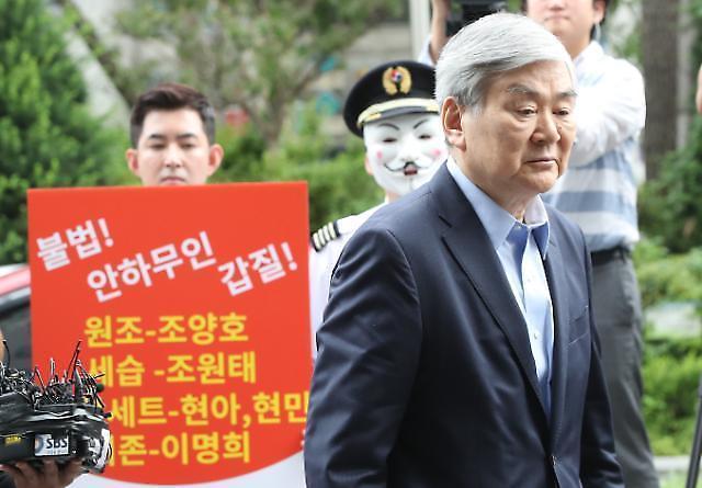 Korean Air pilots and employees sue group boss and son
