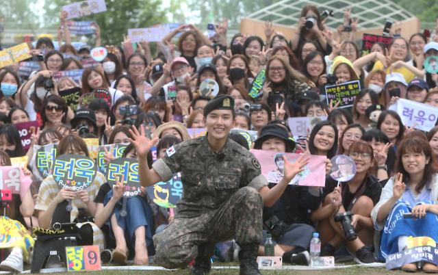 Super Juniors Ryeowook discharged from military