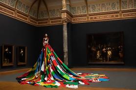 Amsterdam Rainbow Dress to be shown off at Queer festival in Seoul