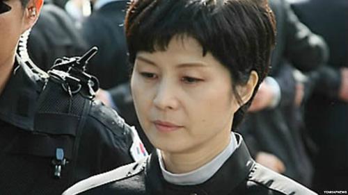 不满诽谤言论 1987大韩航空空难遇难者家属再次起诉主犯金贤姬