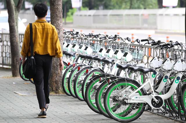 韩政府给共享单车免费配备头盔 不到一周近三成被盗