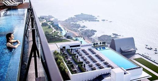 늦은 여름 휴가를 호캉스로?..바다 보며 즐기는 오션뷰 국내 호텔 5곳