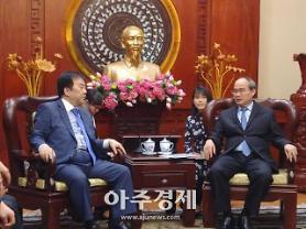 Chủ tịch tập đoàn SM Group Hàn Quốc Ông Woo Oh-huyn gặp gỡ Bí thư Nguyễn Thiện Nhân