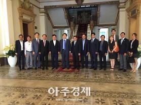 Hiệp hội KOVECA gặp gỡ ông Nguyễn Thành Phong, Chủ tịch UBND thành phố Hồ Chí Minh