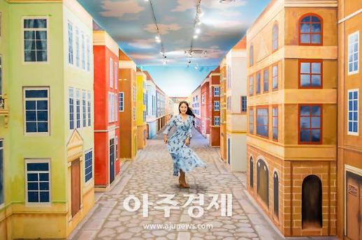 이상한 백작의 방에서 인생사진 찍어볼까?