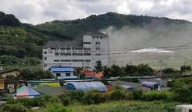 Hỏa hoạn ở suối nước nóng Yongam Chungdo khiến nhiều người bị thương nhẹ, trong đó có em bé 2 tuổi