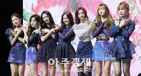 ​Girlgroup Kpop OH MY GIRL với ca khúc Remember Me sôi động