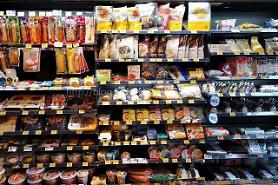 Giới trẻ Hàn Quốc và các bữa ăn ở cửa hàng tiện lợi 