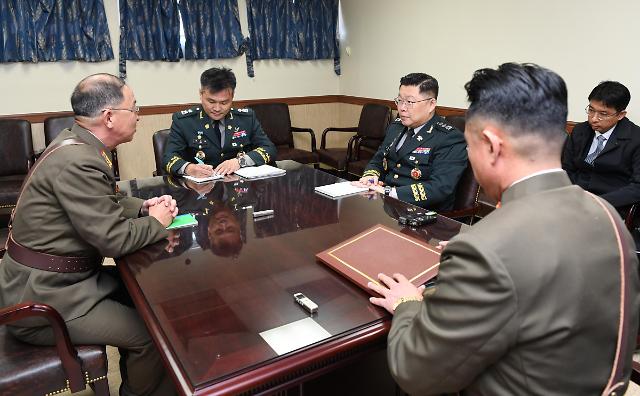 Two Koreas hold general-grade military talks to discuss detente