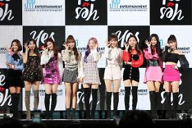 TWICE vượt Black Pink để trở thành nhóm nữ sở hữu MV đạt 10 triệu views, 20 triệu views nhanh nhất Kpop