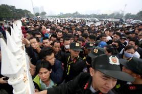 Người hâm mộ bóng đá Việt Nam săn lùng tấm vé trận gặp Malaysia vào ngày 16 tháng 11 tới