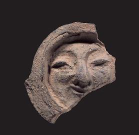 Broken 7th-century tile designated as S. Koreas national treasure