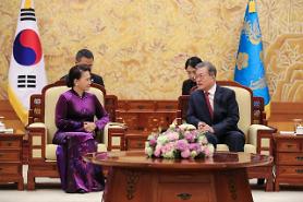 Tổng thống Hàn Quốc Moon Jae-in tiếp Chủ tịch Quốc hội Nguyễn Thị Kim Ngân