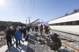 Chính phủ Hàn Quốc chỉ đạo gấp rút điều tra nguyên nhân vụ tai nạn KTX tại Gangneung