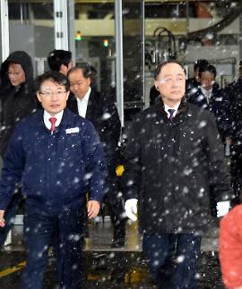 홍남기, 3개월 탄력근로 단위 기간 변경논의, 내년 2월에 마무리될 것