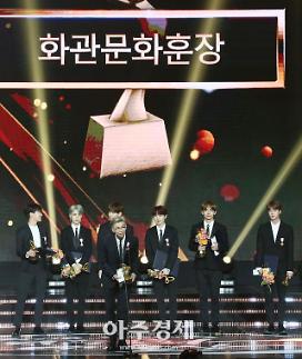 [2018 결산ㅣ가요] 방탄에서 시작해 방탄으로 끝났다…“빌보드 잡아먹은 K팝”