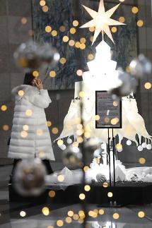 [광화문갤러리] 크리스마스 이브, 전세계 트리 다 모아봤다