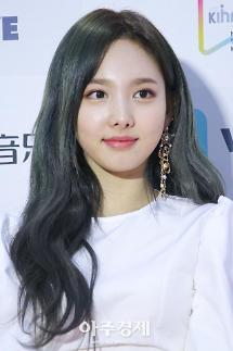 [ 돼지띠스타 새해인사] ] 트와이스 나연 여러분께 진심으로 감사, 앞으로 더 열심히 할게요