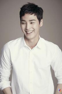 [돼지띠스타 새해인사] 이태환 기해년에는 다양한 분야서 만나길