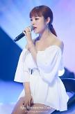 MAMAMOOs Wheein to sing only in Vietnam concert due to ankle injury