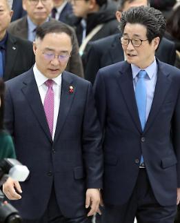 지난해 대한민국은 일자리 없어서 쉬었다...장기실업자 15만명 돌파·40~50대 고용하락폭 15년만 최대