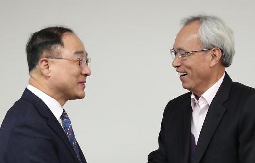 경사노위 찾은 홍남기 탄력근로단위기간 확대 2월 마무리 기대