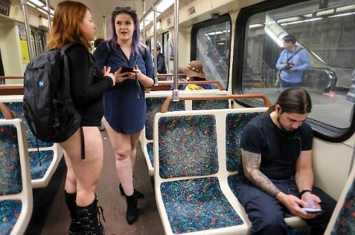 [광화문갤러리] 왜이러나 싶은 노팬츠데이, 소확행의 시작!!