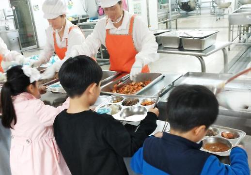 ​[미래의 농어촌]자녀 급식에 지역‧친환경 농산물 올라온다