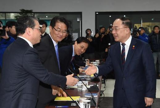 홍남기 부총리, 제1차 혁신성장전략회의 겸 제3차 경제관계장관회의 참석