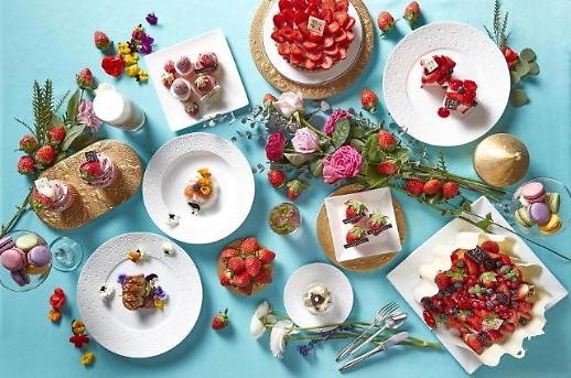 [호텔은 지금 딸기 홀릭②]‘딸기탑’ 인증샷 명소죠…워커힐 호텔앤리조트 베리베리 스트로베리