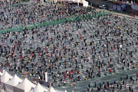 Lễ hội câu cá hồi trên băng ở Hwacheon thu hút du khách với nhiều trải nghiệm thú vị  