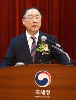 홍남기, 안정적 세수 확보에 경주해야 강조